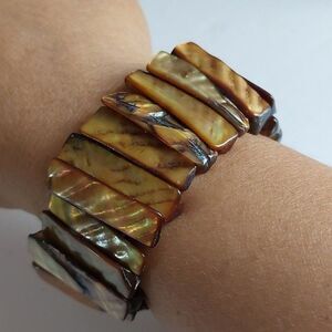 Vintage Natural Iridiscent MOP Mother Of Pearl Paua Shell Stretch Bracelet